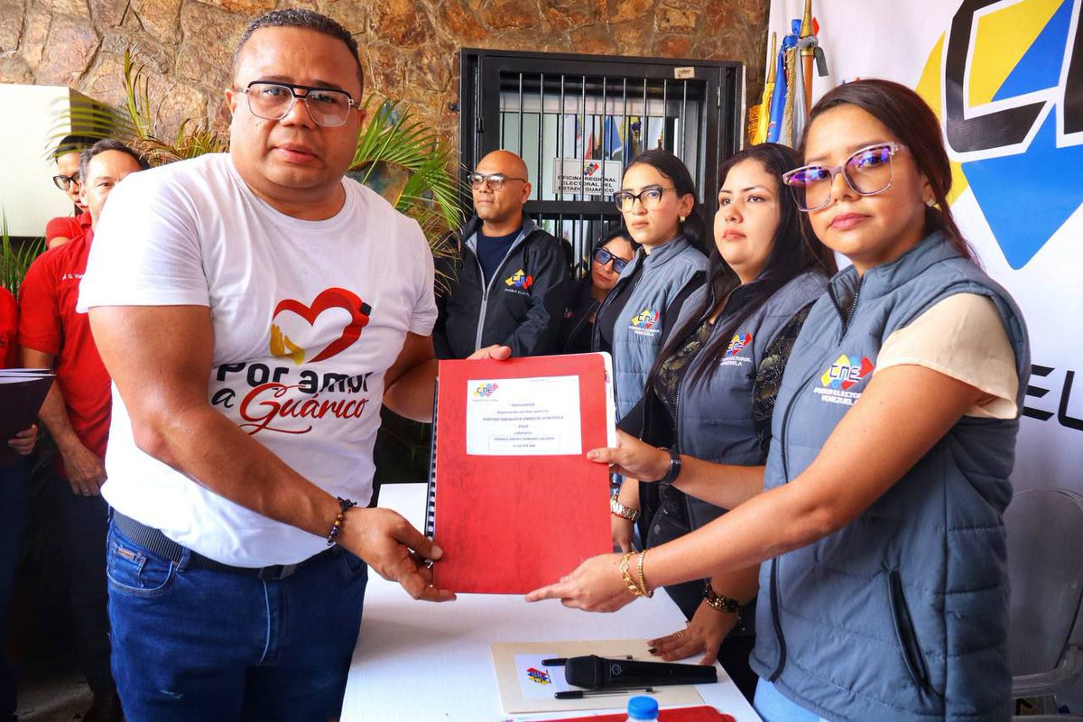 📌 Por Amor al estado Guarico el Candidato a la Gobernación <a href="/DonaireDonald_/">Donald Donaire</a> junto al pueblo inscribió su Candidatura expresando que su gestión será motor en el impulso de las Comunas y los movimientos sociales.

🔴⚫ Nuestra militancia realizó acompañamiento a la inscripción del