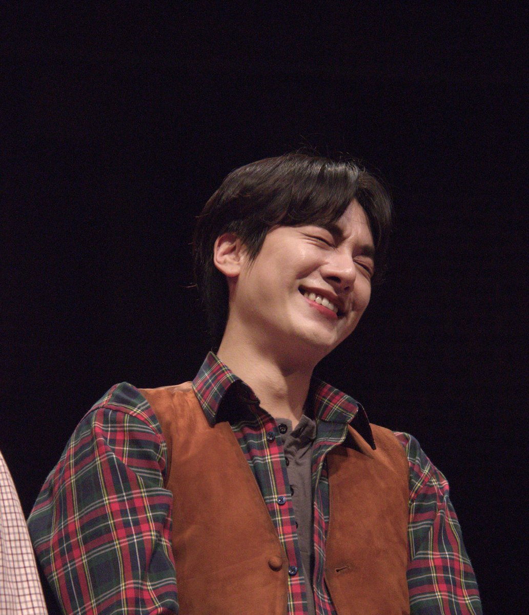 gina__0205's tweet photo. 250409 밤 <원스> 커튼콜

GUY 役 #한승윤 배우님

고마워요, 나랑 친구 해줘서 정말 필요했거든요 https://t.co/y9wWc6KeUm