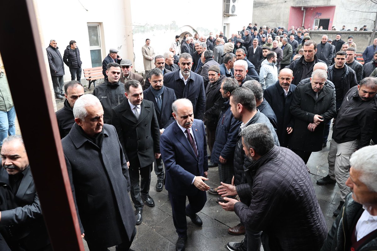 mehmetaktas023's tweet photo. 📍Muş | Hasköy

Yıllarca Hasköy’e ve Muş’a hizmet eden, dürüstlüğü ile her birimizin gönüllerinde taht kuran, Kanaat Önderi, kadim ve değerli dostum, önceki dönem Muş Hasköy Belediye Başkanımız Hikmet Karayel ağabeyimin vefatı nedeni ile derin bir üzüntü içerisindeyiz.

Hasköylü dostlarımızla beraber taziyesinde bulunduk. 

Merhum Hikmet Karayel ağabeyime Allah’tan rahmet, kederli ailesine, yakınlarına, sevenlerine ve tüm Muşlu ve Hasköylü hemşerilerimize başsağlığı ve sabır diliyorum.

Rabbim, gani gani rahmet eylesin. Mekânı cennet olsun.
