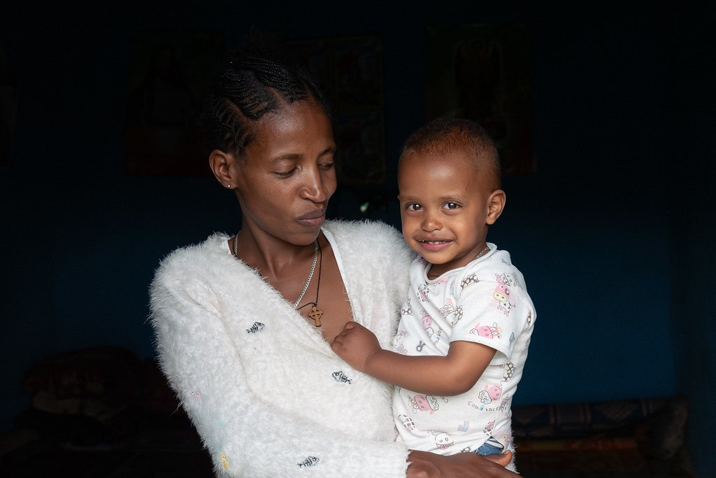 UNICEFEthiopia's tweet photo. Abebech Sisay, 28, takes her 2-year-old son, Yerosen, to the health post to receive his second deworming tablet.  

The little step she takes today shapes his future tomorrow. 

#ForEveryChild, health. https://t.co/vR5VLB5BDf