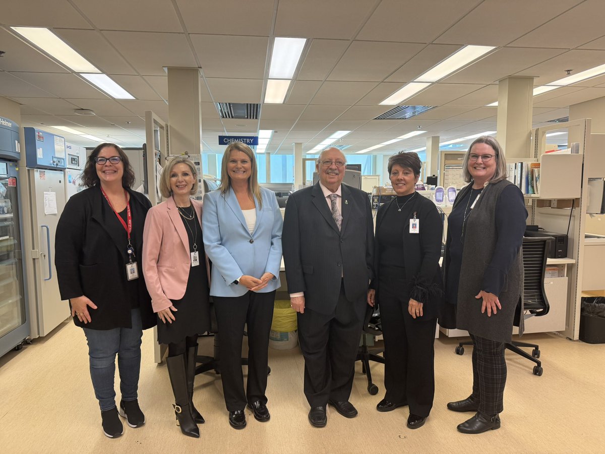 mlpaoceo's tweet photo. Early start to med lab week in Ontario - honoured to be joined by @BobBaileyPC and the leadership team at Bluewater Health @PaulaReaume. Great people doing great work.
#medlabthx for taking the time to visit with these essential members of healthcare. #testing4life @MLPAOnews https://t.co/uVsVHWK2ut
