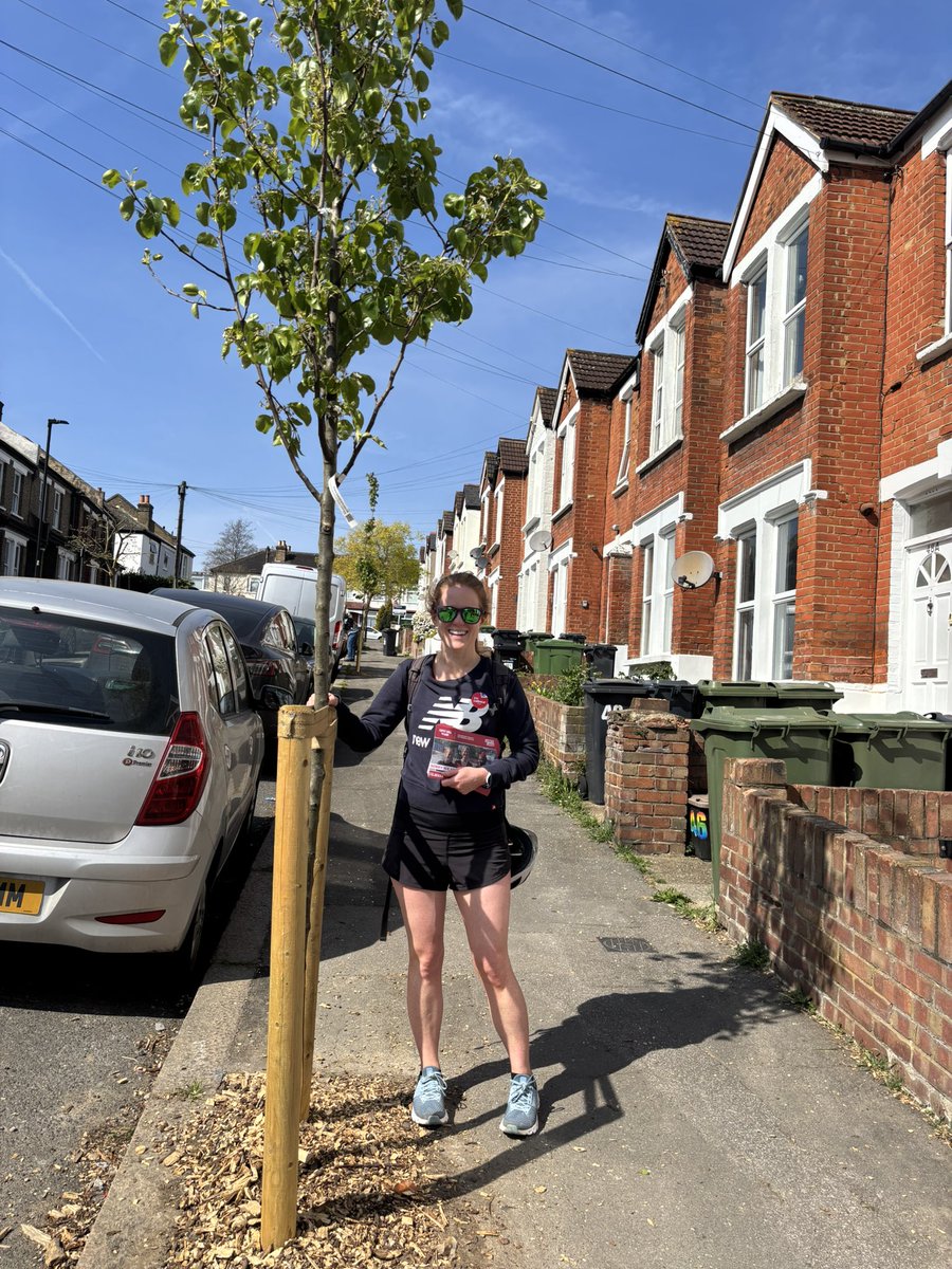 GipsyHillLab's tweet image. Perfect morning to be out in #GipsyHill speaking to residents on Durban Road, Hubbard Road & Mount Pleasant.
People are excited for the Hubbard Road Cemetery entrance (so are we!!), some beautiful new trees on Durban, & lots of Labour support ☺️🌹
🌳☀️🌳☀️