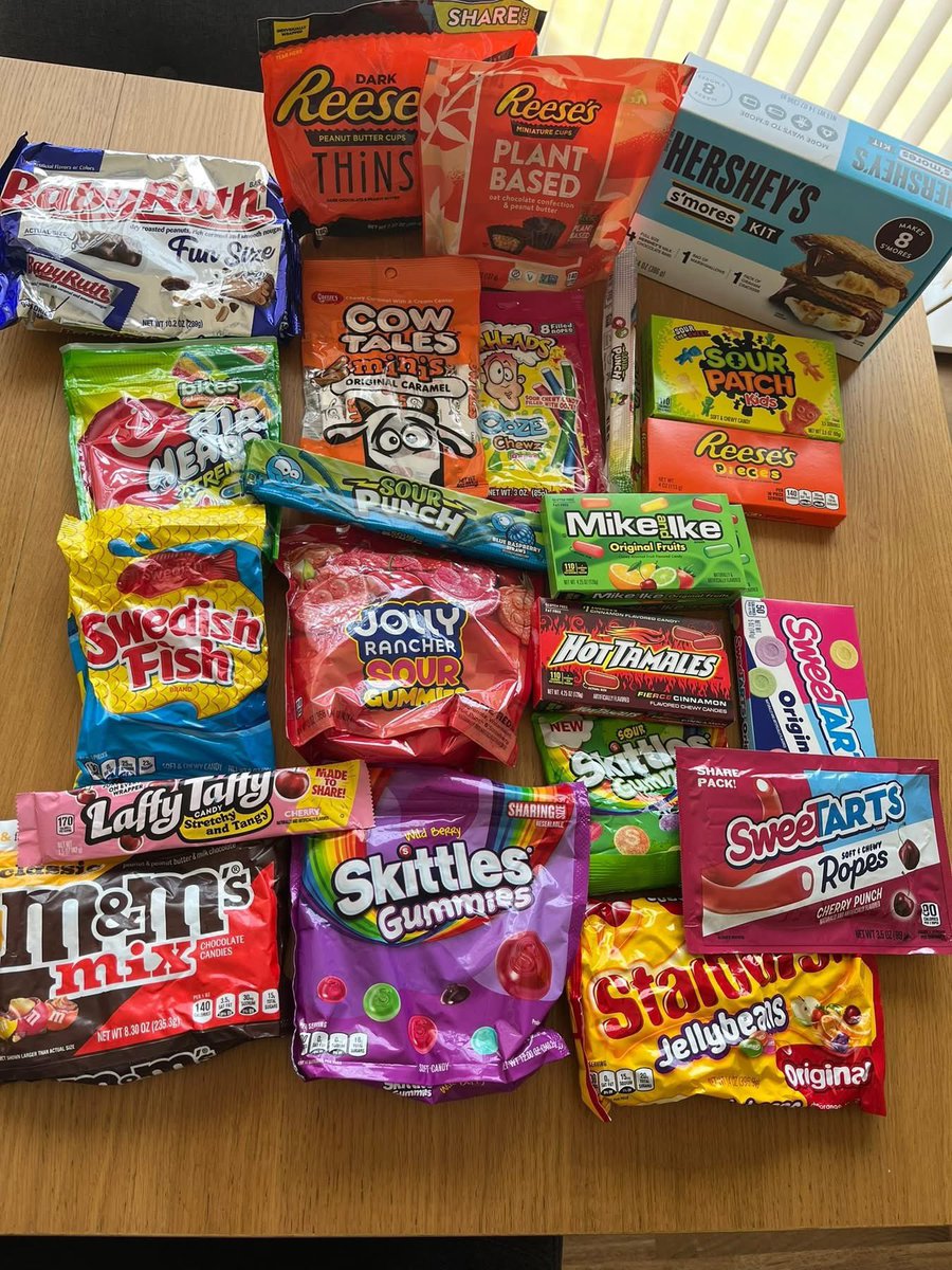 jamie_wallis's tweet photo. So I said to Neil, diet starts when he is back from Texas..

And he opens his suitcase and this come out..

#AmericanSweets 🇺🇸 🤣 https://t.co/QxEMxA52wK