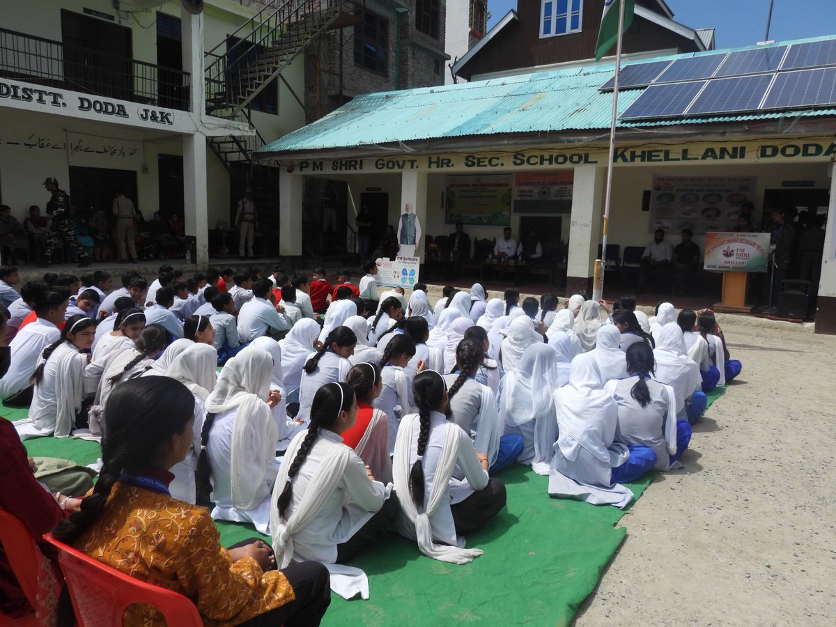 CentreDoda's tweet photo. An impactful environmental awareness drive was held at #Khalleni by Live For Others Foundation with 48 RR, Talla Jewellers &amp; others. DC Doda @harvinder_ias flagged off the event, stressing cleanliness, waste mgmt &amp; public participation. #CleanDoda #GreenMission @diprjk https://t.co/gLE0r0Zk8n
