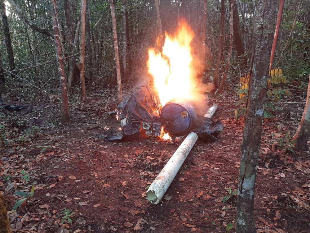 dhernandezlarez's tweet photo. En el estado Amazonas de acuerdo a nuestro ordenamiento jurídico territorial está totalmente prohibida la explotación minera y de hidrocarburos. Ningún grupo humano nacional ni extranjero estará por encima de los intereses del Estado venezolano.
 Independientemente de su condición, serán sancionado por la ley, aquellos que contribuyen a la depredación del medio ambiente.

¡INTEGRAR ES VENCER!