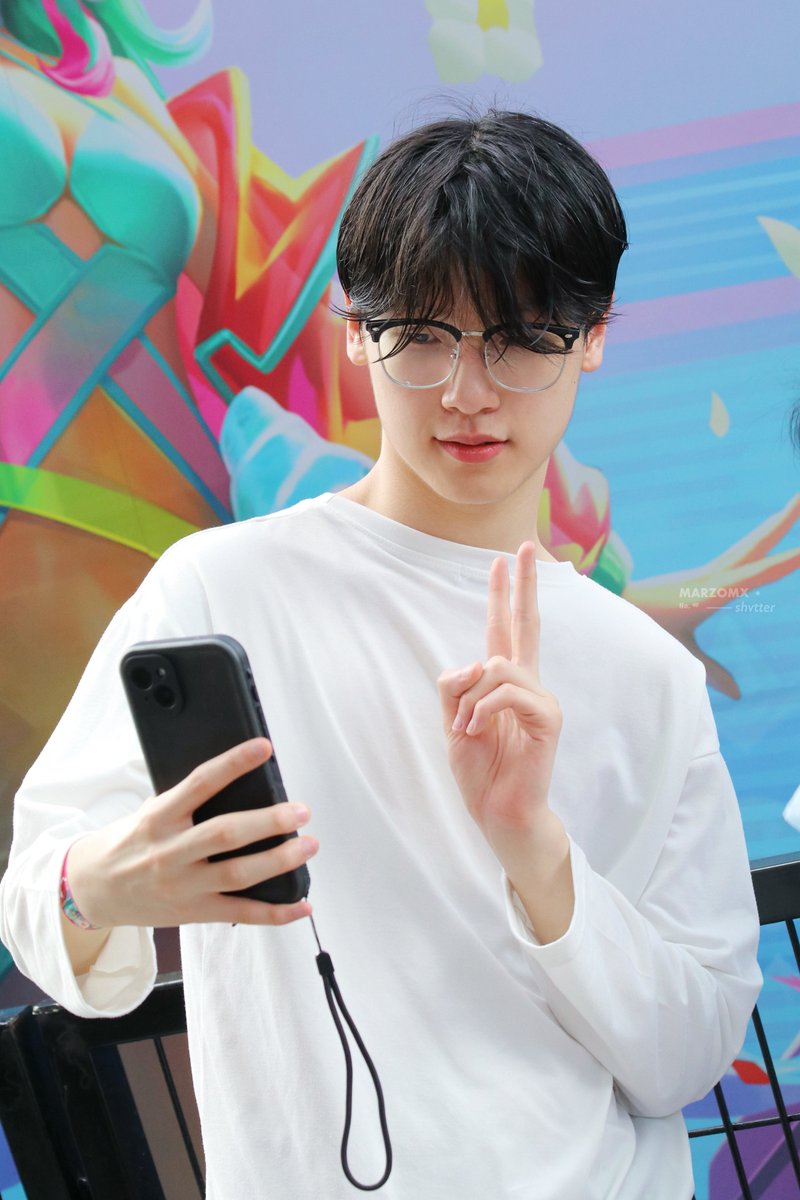 marzomx's tweet photo. มอมแค่ไหนเพื่อนพี่ก็ชอบ 😄😄
#KOG #ROV #bonus_napat
#KingOfGamersClub #KOGNEWGEN #เคโอจีเค้าเอาจริง #OneWithKOG #KOGNextGen https://t.co/KgSkuEENZp