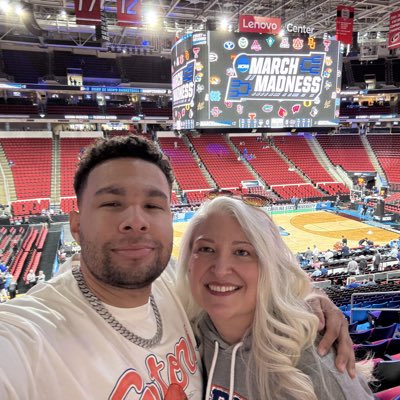 ElvaRay's tweet photo. #NewProfilePic https://t.co/5BskSYz91Y