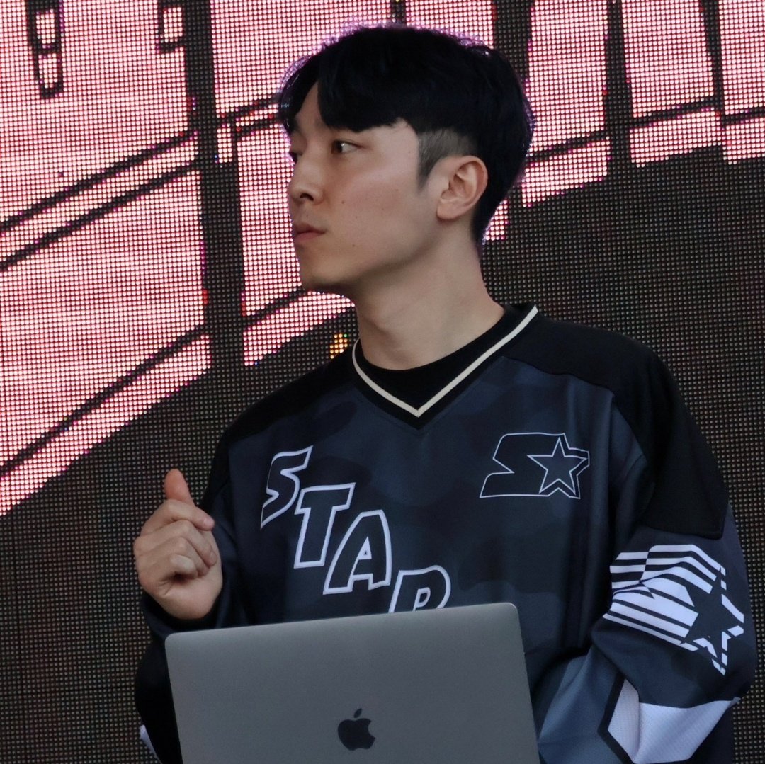 handyyj5000's tweet photo. 우와 진자 지브리 남주처럼 생김........
소스케 시노천............🥹🫶 https://t.co/ibh8878pQ7