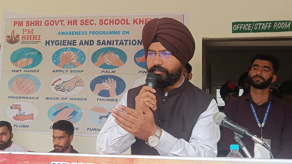 dcdodaofficial's tweet photo. An impactful environmental awareness drive was held at #Khalleni by Live For Others Foundation with 48 RR, Talla Jewellers &amp; others. DC Doda @harvinder_ias flagged off the event, stressing cleanliness, waste mgmt &amp; public participation. #CleanDoda #GreenMission https://t.co/e2X1CgQWCf