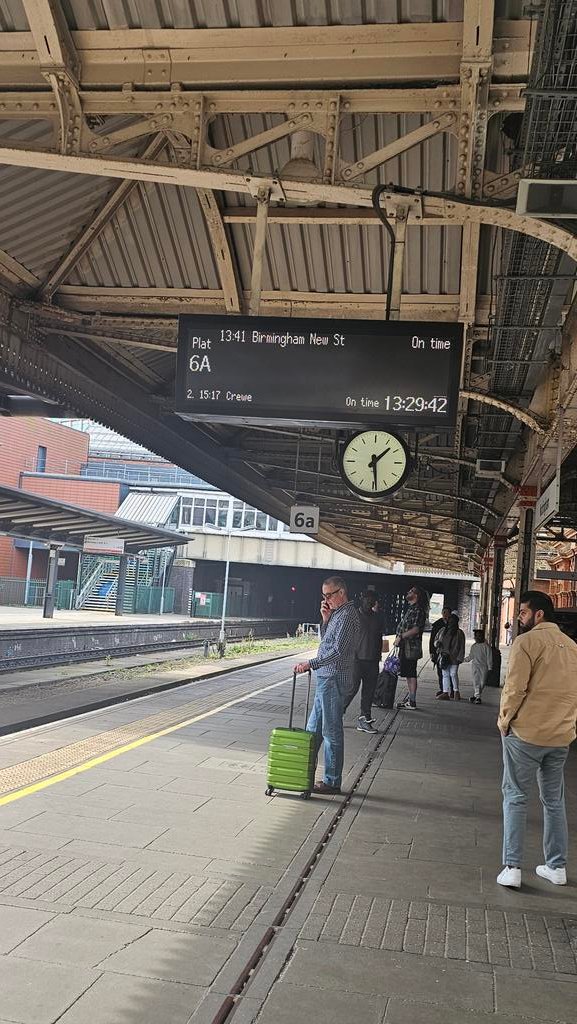contentbykaty's tweet photo. @thetrainline this is ANOTHER train I've nearly missed because of incorrect app info!! https://t.co/CKzQwtkZLJ