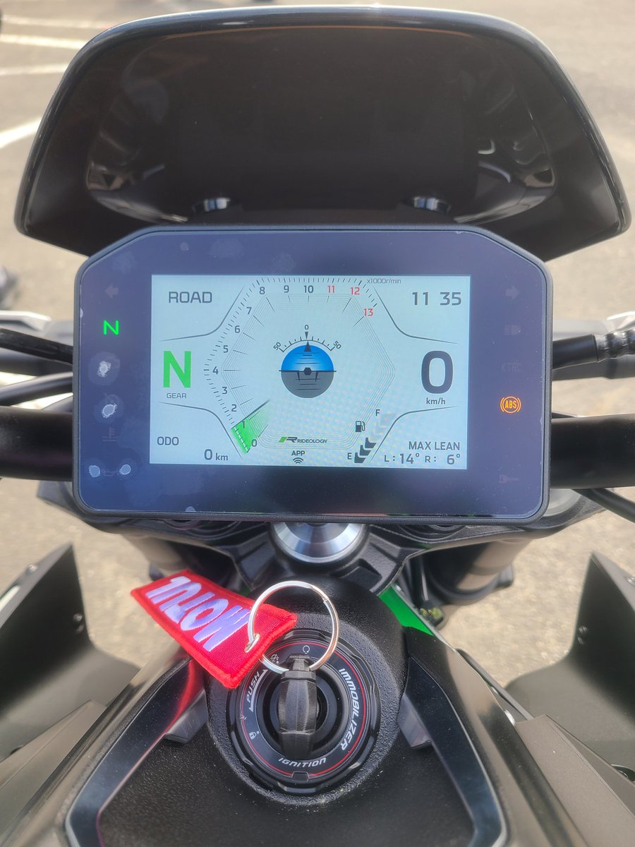 Yes!!!!
Moto livrée aujourd'hui après un mois d'attente.
J'attaque le rodage.