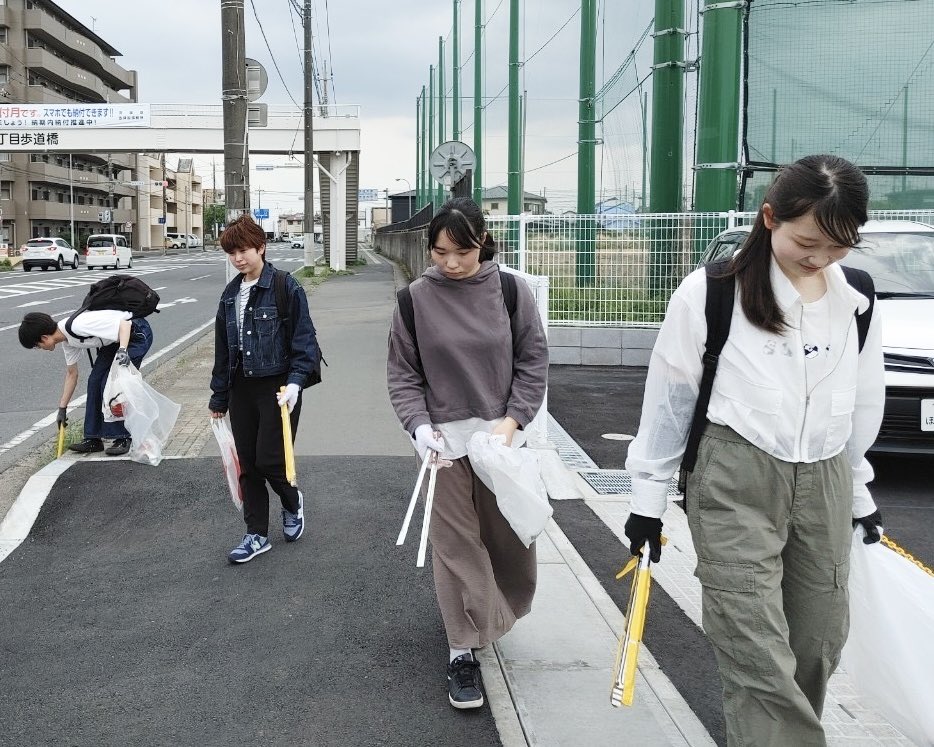 iu_yuruen's tweet photo. 【活動紹介】
茨城大学の環境サークル「ゆるEn」です🌱
自然・環境をテーマに、楽しく活動をしています♪

紹介の1つ目は、大学周辺のゴミ拾いです✨️

今年度は定期的な開催を予定しています！

 #茨城大学
 #茨大
 #自然
 #環境
 #サークル
 #春から茨大 https://t.co/6bEoC3rUTm
