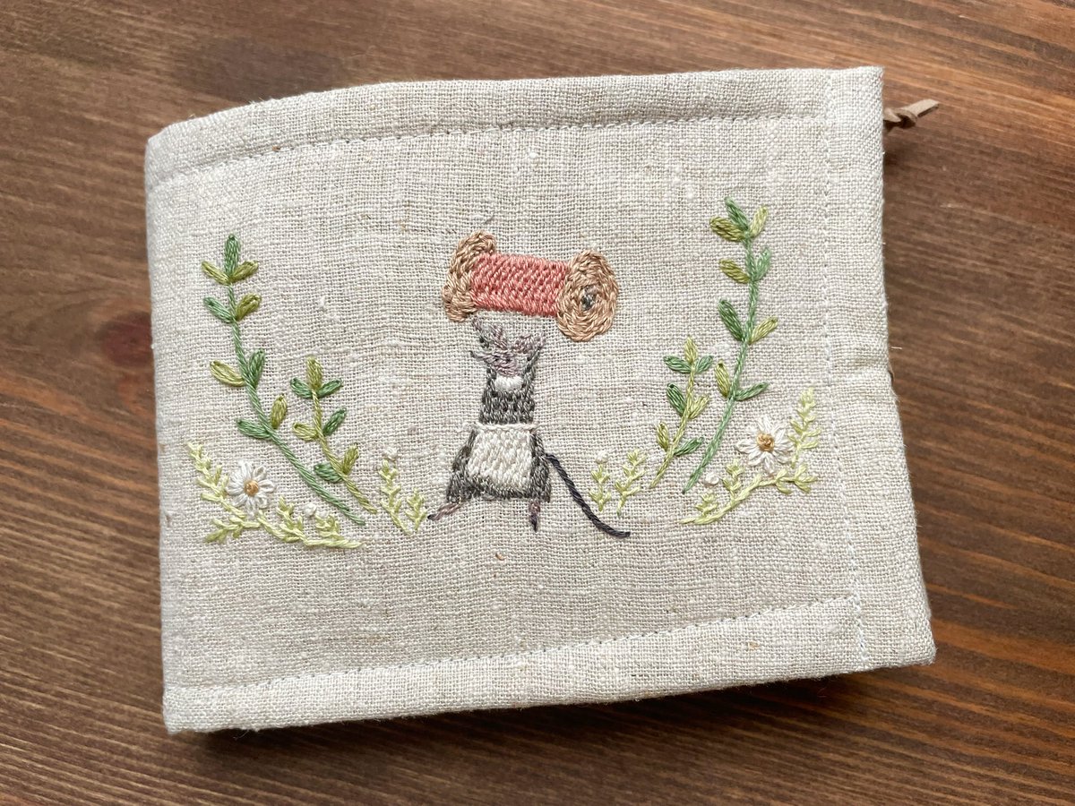 snsheep's tweet photo. 針が増えてきたのでニードルブックを作りました

刺繍は今回もアリノコ舎さんの図案を拝借して自分なりに少し植物を足しました https://t.co/j9y62a7N7q