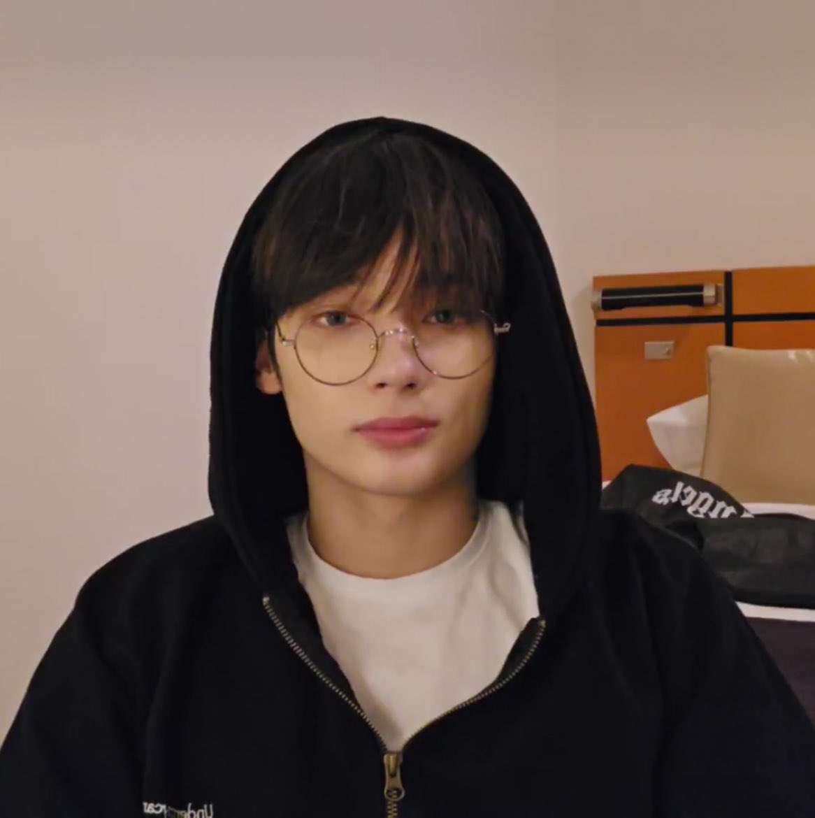 translatingTXT's tweet photo. 🐧 i look like a college student with my glasses and my hoodie? https://t.co/2q5yXohQM6