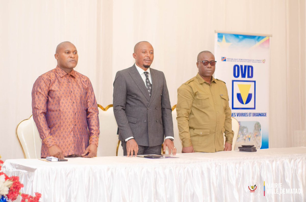 acprdcongo's tweet photo. #RDC : Une exhortation à l'amour du travail et à la responsabilité, a été faite aux cadres et agents de l’Office des voiries et drainage (OVD) de la province du Kongo Central, dans le sud-ouest de la République démocratique du Congo,  lors d'une cérémonie de mise à la retraite professionnelle de deux agents organisée à Matadi, chef- lieu de province.

‹‹ La voirie est notre cœur de métier, notre mission principale est son entretien et son aménagement. Je vous exhorte donc à aimer votre travail et à l’exécuter avec sérieux. La qualité du service rendu à la population en dépend », a déclaré Michel Kayembe, directeur provincial de l’OVD.