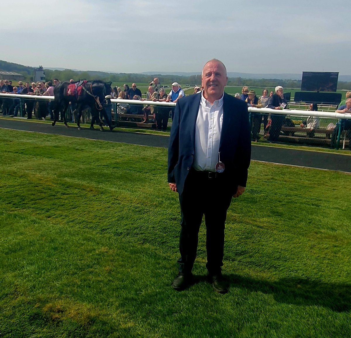 At <a href="/BangorRaces/">bangorraces</a> to see Ki Woo and Lune De La Mer, good luck to all the many runners today for <a href="/G_G_Racing/">Greenall Guerriero Racing</a> , it a lovely day here in North Wales.