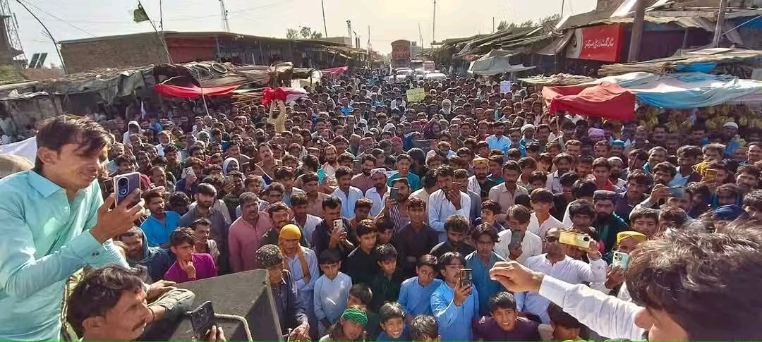 FaizQureshiUK's tweet photo. The Cholistan Canals are not a development project — they’re daylight robbery. Sindh has no water for its delta, yet the federal govt wants to irrigate deserts? #Sindhs won’t let that happen. Every corner of Sindh is protesting against it. #NoMoreCanalsOnIndus
@UstadrahiS https://t.co/uNq3nOzLUj
