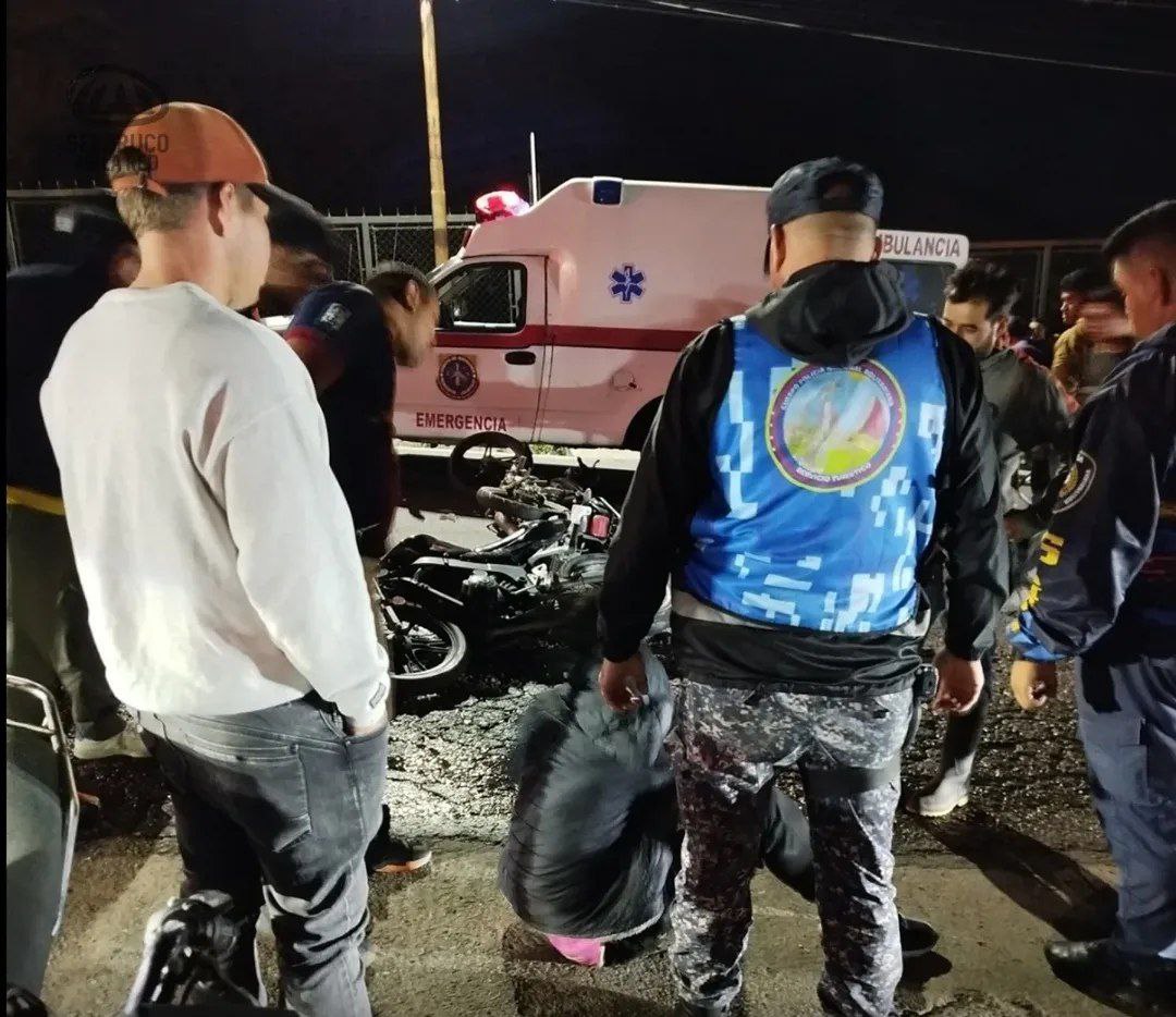 Birrilly's tweet photo. ((HERIDO))#Tachira Anoche 2 #Motorizados chocan entre si en la vía #Seboruco-#LaGrita sector #LaCuarta #ClubBurriqueros, uno resultó gravemente herido @ReporteYa @traficovv @SC_Report @TachirActiva @TachiraNoticias @lanacionweb @LuzfrandyC @anggyp @diariodlosandes @mayevillanueva https://t.co/87dPtn2Zsi