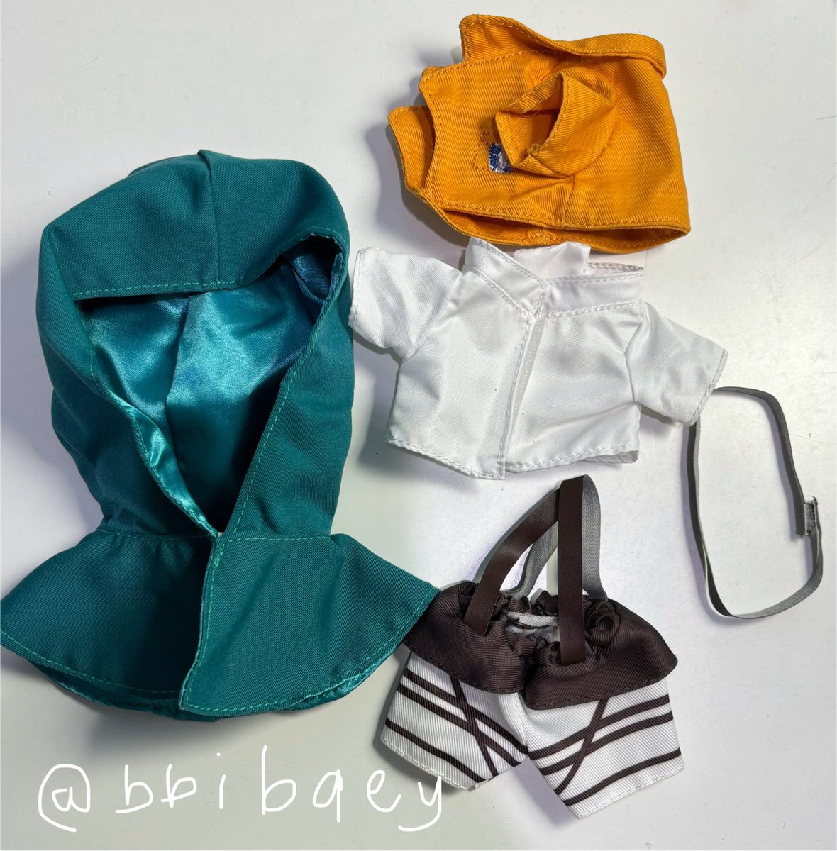 bbibaey's tweet photo. ถ้าขายตุ๊กตาแฟนเมดรีไวล์พร้อมชุดหน่วยสำรวจมีคนสนใจไหมคะ ไม่มีกระดูก 20 cm เราไม่รู้จะตั้งราคาเท่าไรดี เสื้อมีรอยนิดหน่อยดูเพิ่มเติมได้ค่ะ 

#ตุ๊กตา20cm #ตลาดนัดไททัน #ตลาดนัดaot #ตลาดนัดรวมด้อมอนิเมะ #ตลาดนัดอนิเมะ รีไวล์ รีไว https://t.co/Q3ja9DeG9t