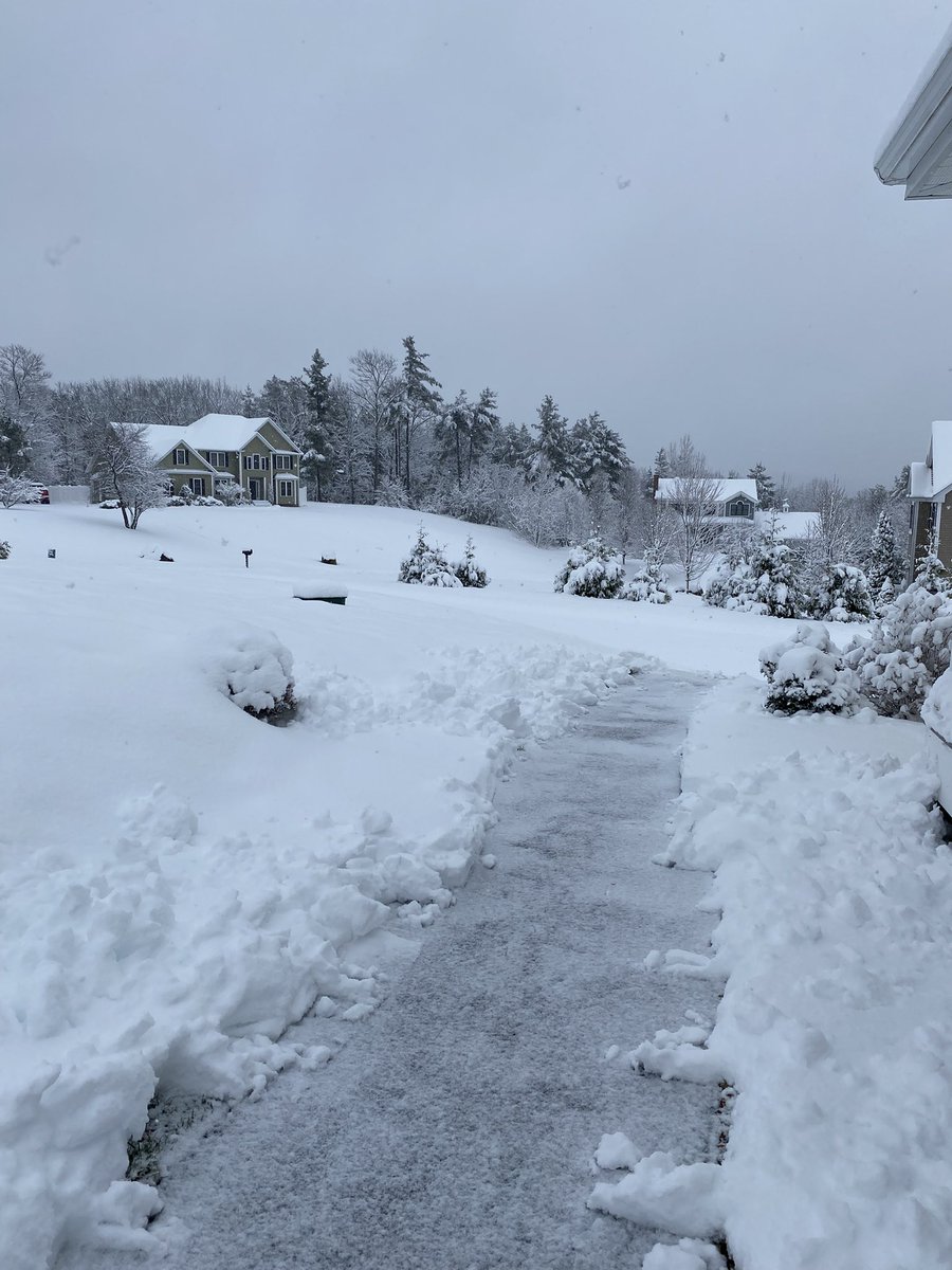 FinewineO's tweet photo. @PeteNBCBoston @ShiriSpear @joshwurster_ @ericfisher @Met_CindyFitz 
Snow out this way in Westminster, Ma. https://t.co/NjDMFLT0z5