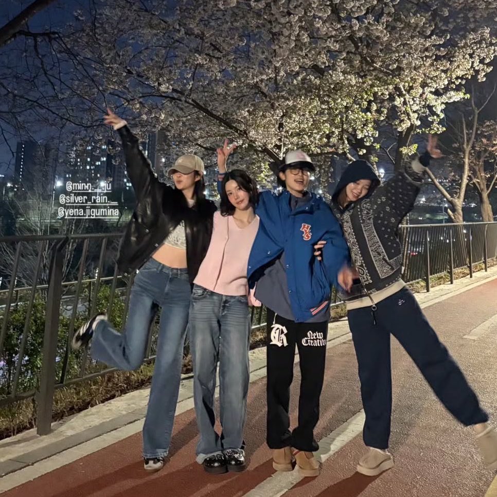 kkurouyuri's tweet image. IZ*ONE NEVER DIES. my forever family&amp;lt;3