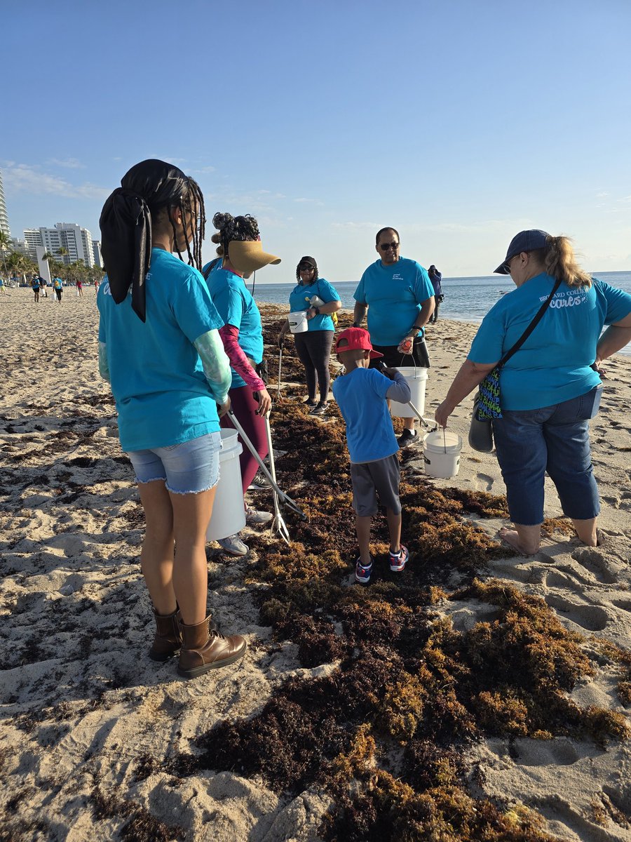 BCMediaRoom's tweet photo. .@BrowardCollege students, faculty and staff take over @FTLCityNews Beach for a #bccares Beach Clean Up!
#bcproud https://t.co/XqDBWcwGSu