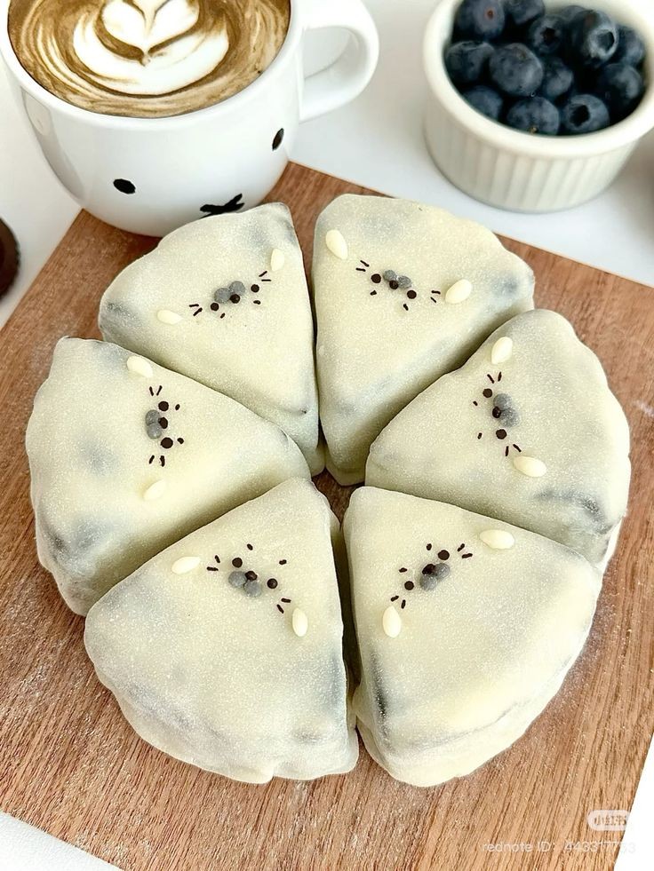 dan is here to deliver treats to <a href="/InternetIsQueer/">eve ☆</a> !

"   I LOVE YOUR EDITS SMMMMM "