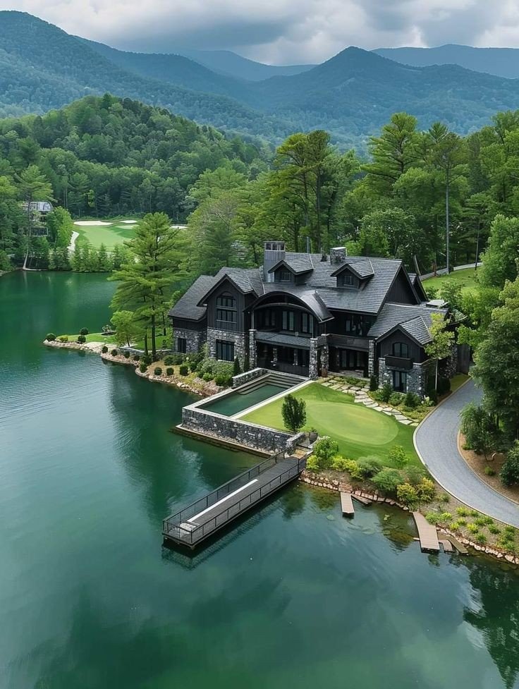 cabinsmountain's tweet image. Lakeside black beauty