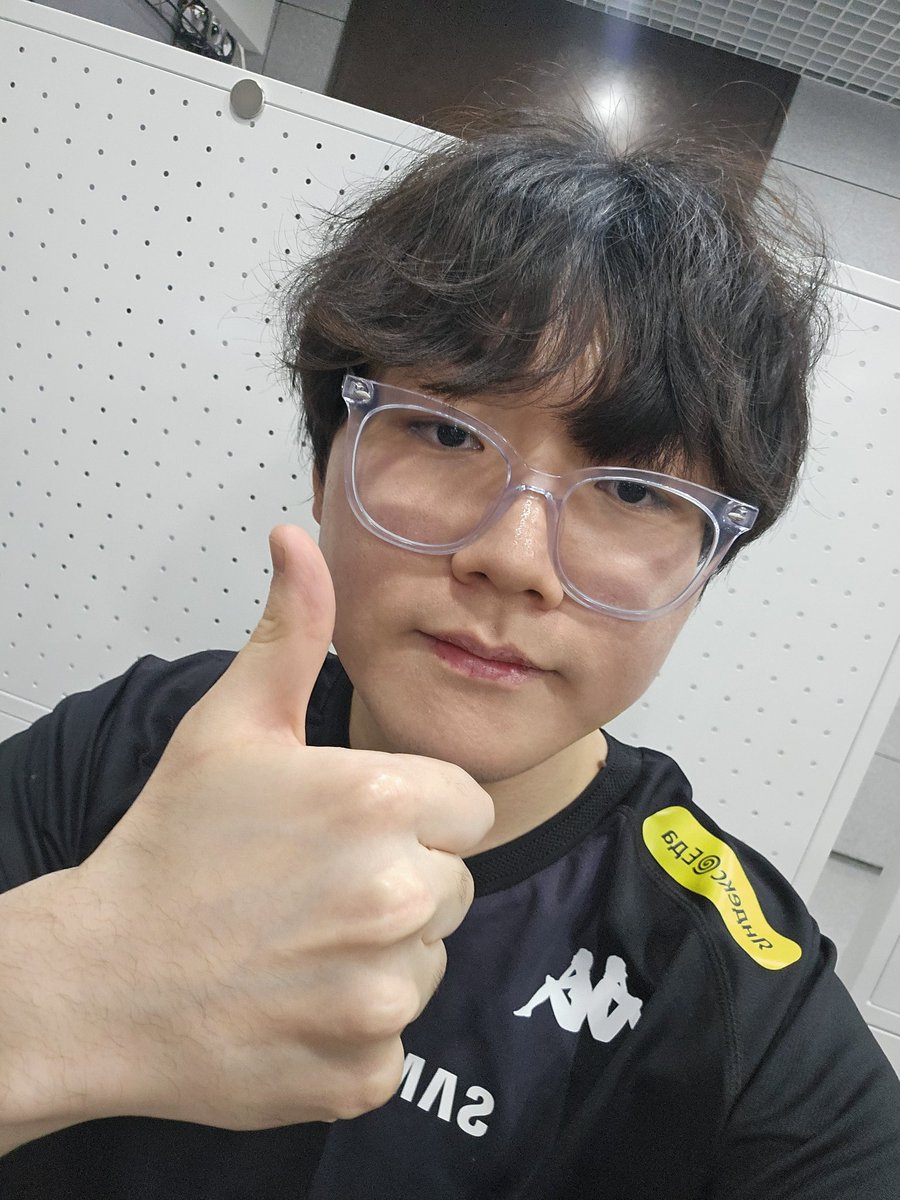 nadia_ddaa's tweet photo. 2년만에 봤는데 여전히 친절했던
#FIXA https://t.co/cpOPEhX8d7