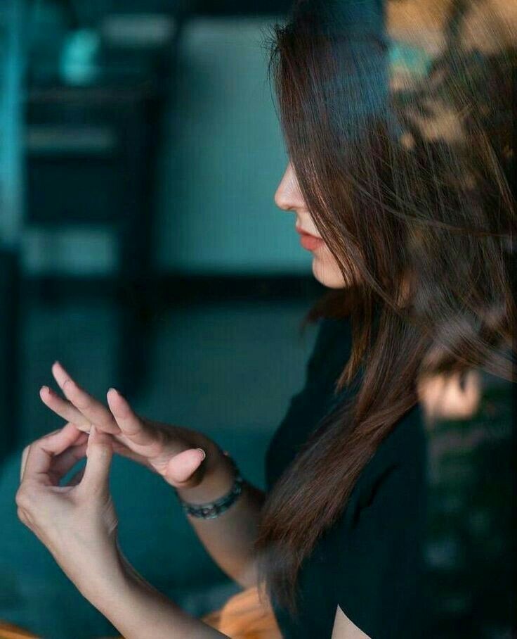 ये तेरा लहजा जो मीठा हो रहा है,
अब मुझे तुझ से भी खतरा हो रहा है,

पास मेरे कोई कश्ती भी नहीं और
पानी धीरे-धीरे गहरा हो रहा है,

इसलिए भी चुप थे हम दोनों जानते थे हम 
कि धोखा हो रहा है,

सोचा था मैंने है औरों से अलग तू 
जो भी सोचा था सब उल्टा हो रहा है..!!💔