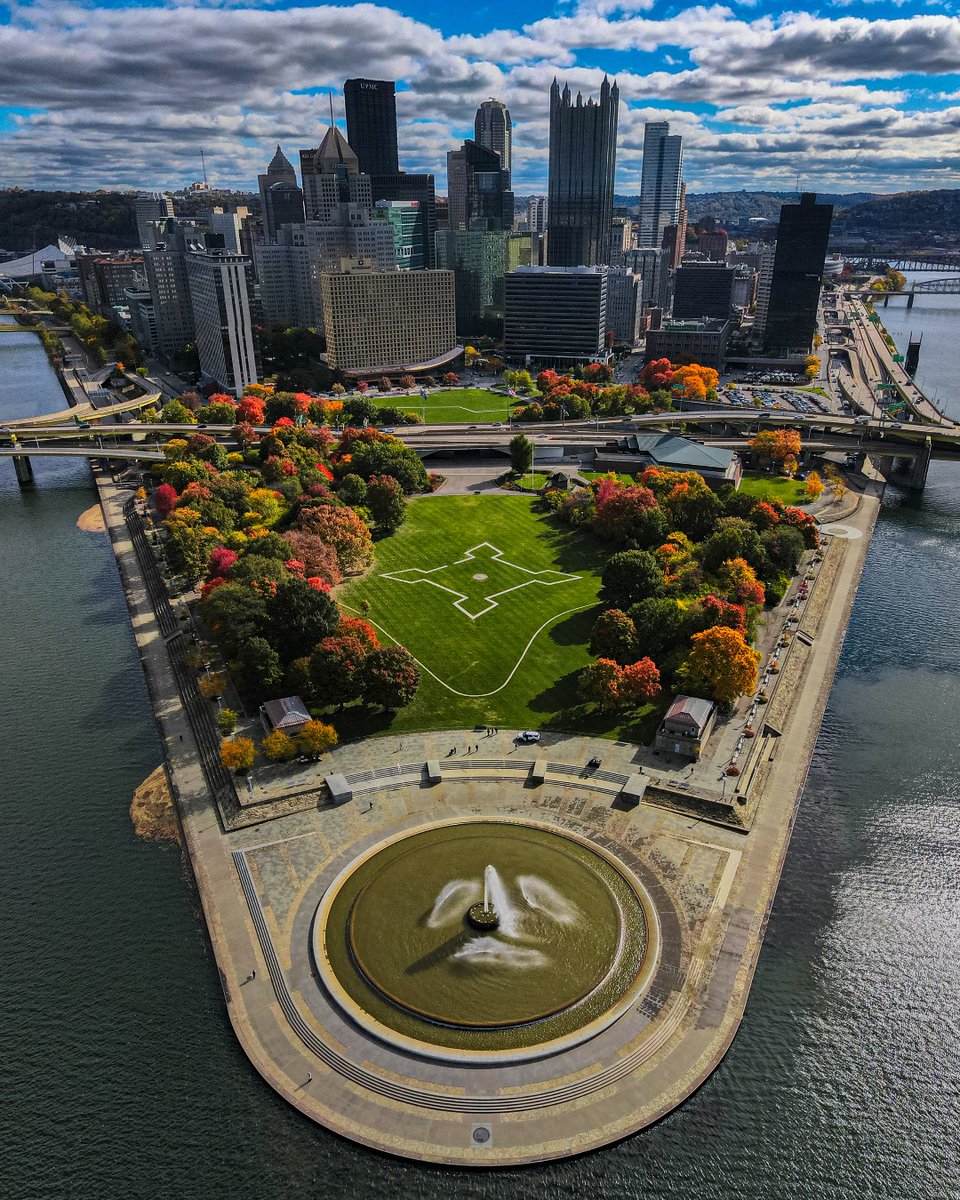 PittTweet's tweet image. PITTsburgh. Happy 412 day to our favorite city! 🖤💛
