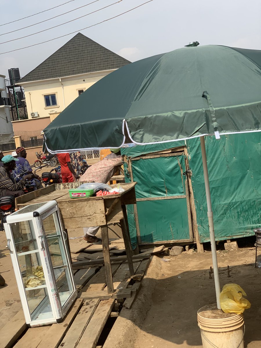 I sell akara and I do online restaurant. Please help me I need the 100k to do a shade for my spot. 🙏🏾