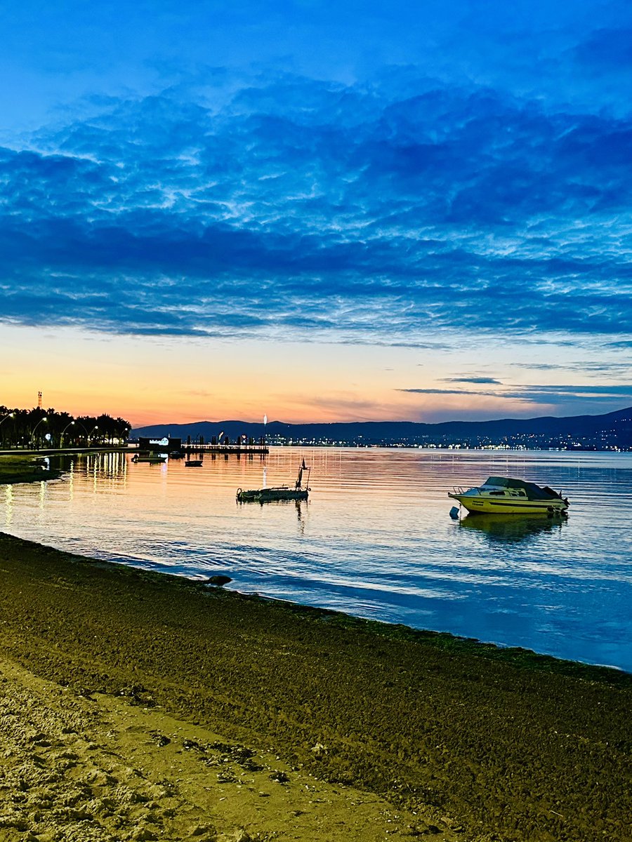 Gökyüzüne dokunsun hayata dair tüm umutlarınız,ufukta batan güneşi selamlasın dört mevsimin tüm renkleriyle...