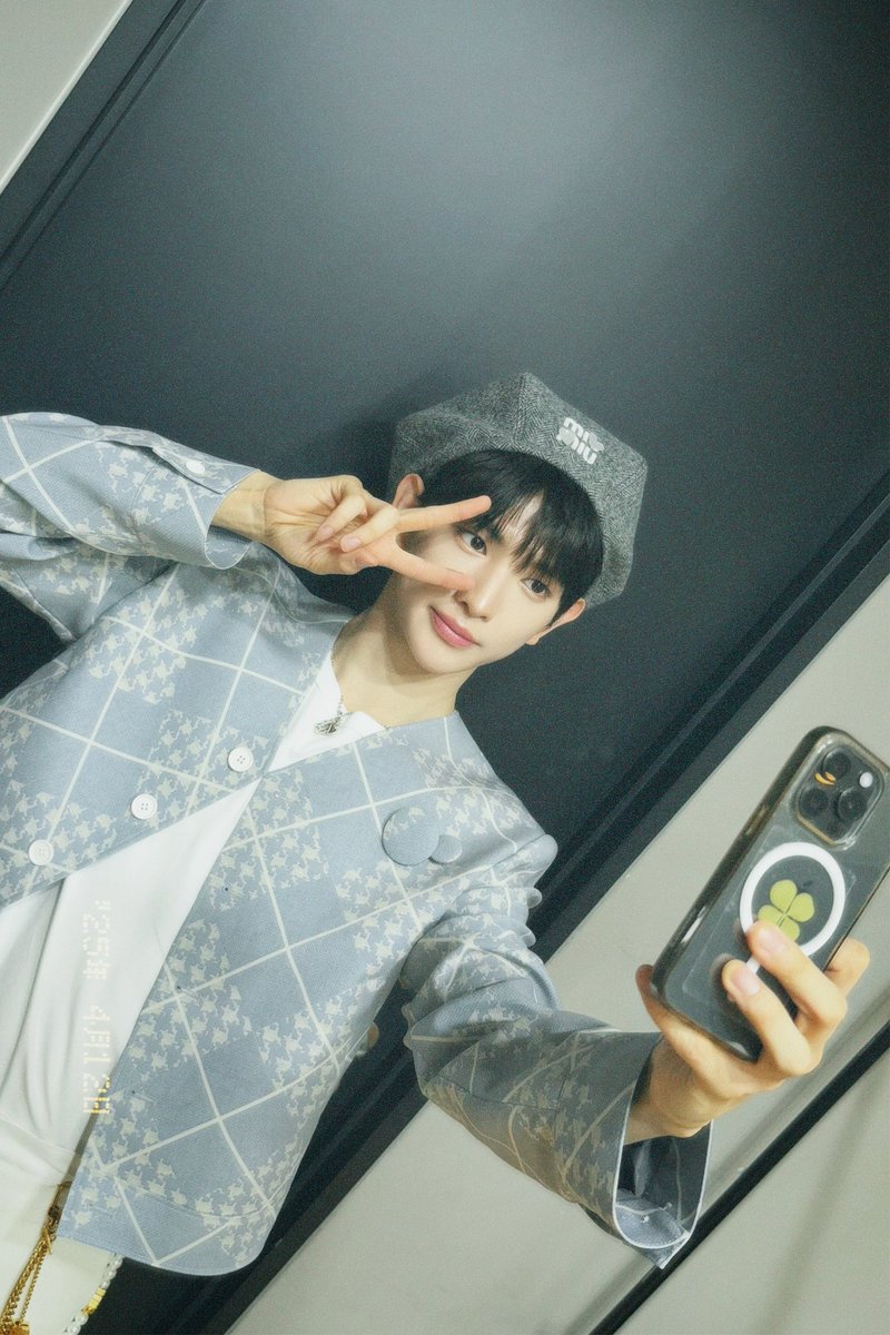 TPST_twt's tweet photo. [#LEW] Unfreeze 음악방송 끝, 봄의 시작을 함께해준 우리 iE 모두 고마워! 짧지만 너무너무 행복한 '봄' 이었어🌸
역시 우리 iE는 사랑인가 봄💗 https://t.co/JZJZz9AspL