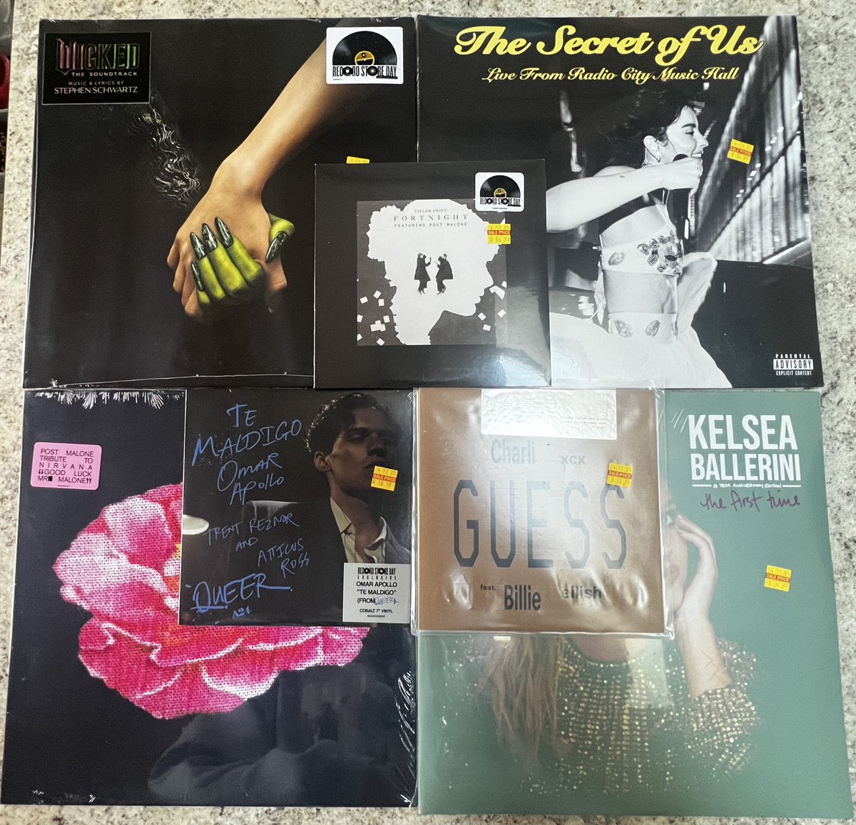 swiftatwtv's tweet photo. Going at 8pm last night was a success 😂 #RecordStoreDay #WoodenNickel https://t.co/lcLtIjmFxZ