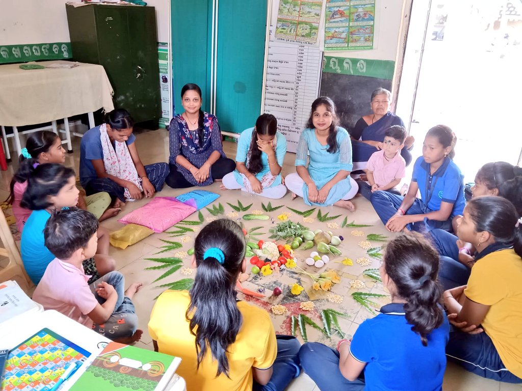 WCDOdisha's tweet photo. This #AdvikaDiwas, adolescent girls in Angul district are not only receiving their #TakeHomeRations but also championing the value of locally available foods in building healthy diets.
#PoshanPakhwada2025
#SahiPoshanDeshRoshan
@PoshanAbhiyaan @PIBWCD @MinistryWCD @angul_dm https://t.co/Jh9OqdHD1j