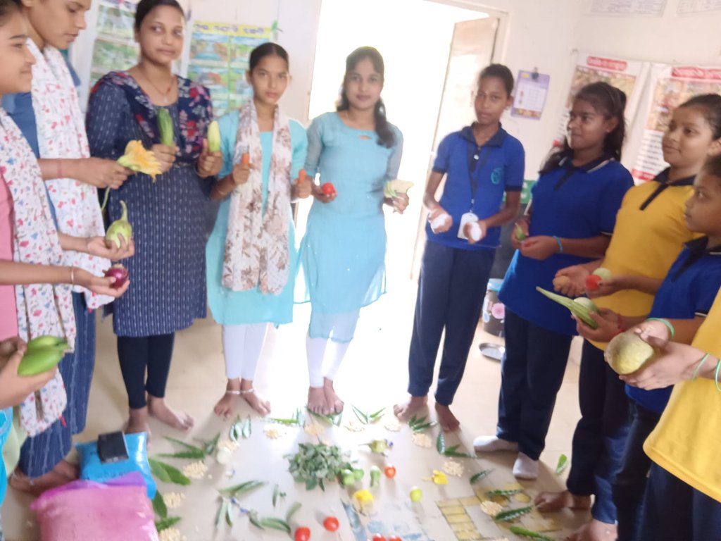 WCDOdisha's tweet photo. This #AdvikaDiwas, adolescent girls in Angul district are not only receiving their #TakeHomeRations but also championing the value of locally available foods in building healthy diets.
#PoshanPakhwada2025
#SahiPoshanDeshRoshan
@PoshanAbhiyaan @PIBWCD @MinistryWCD @angul_dm https://t.co/Jh9OqdHD1j