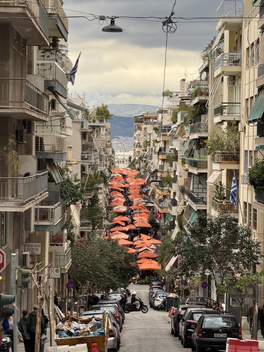 voiceofhellas's tweet photo. Atina'da halk pazarı https://t.co/4NYhUBtyTj
