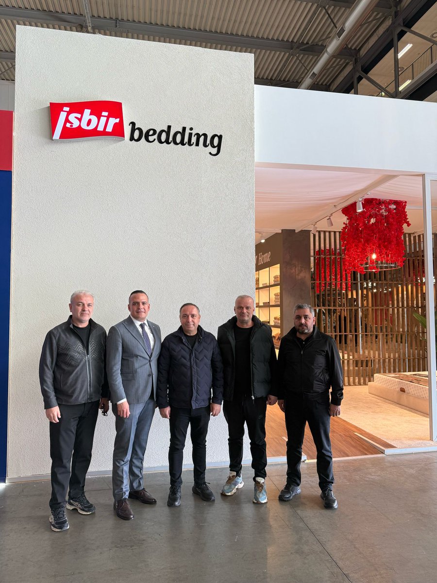 TMOSDER's tweet photo. "Salone del Mobile Milano tüm heyecanıyla devam ediyor! MOSDER Başkanı Davut Karaçak, ülkemizi başarıyla temsil eden markalarımızın stantlarını ziyaret ederek başarı dileklerinde bulundu. Türk mobilya sektörünün uluslararası arenadaki güçlü duruşu hepimize gurur veriyor. #MOSDER https://t.co/xNIC34eX0n