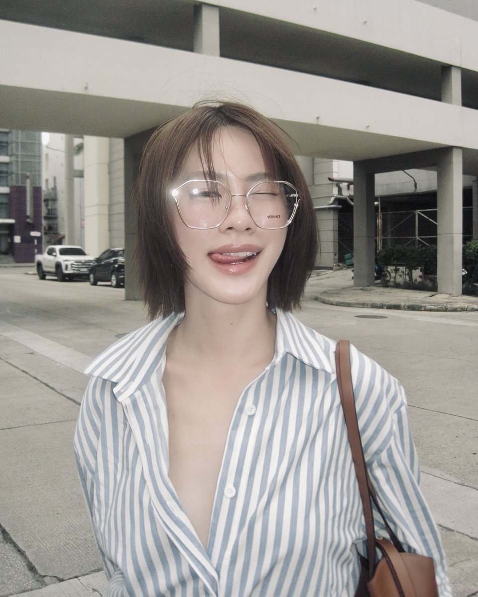 _pxmNSt22's tweet photo. แล้วชั้นที่เคยชอบผญ. ผมยาวมาตลอด พี่คือโคตร ล้มแชมป์อ่ะ 🧡 จะว่าหล่อก็เต็ม 10 จะว่าสวยก็เต็ม 10 บ่องแบ้วอีก 10 โบ๊ะบ๊ะอีก 10 โอ๊ยยยยย 10 10 10 เลยอ่ะ รักพี่มี่wa !
#emiamily #emibonnie https://t.co/DEK3LBUZjj