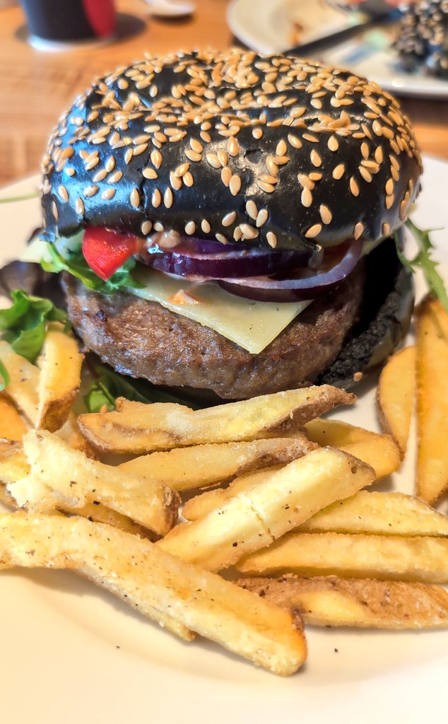 ChessingtonBuzz's tweet photo. Excellent food in the Temple Restaurant today
#Vampire35
#JohnWardleyQandA https://t.co/z14uLjsEf7