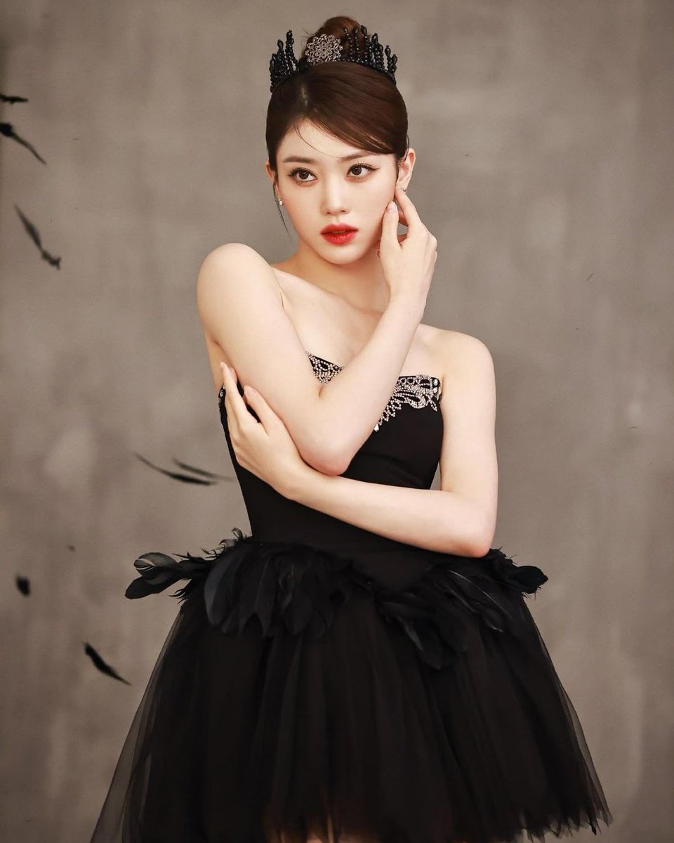 bluupailinn's tweet photo. 📍 #PROMNIGHT_VCS 🖤 https://t.co/77KezDwSHS