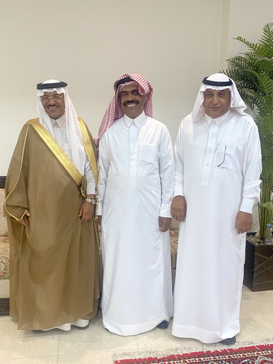 amer_gmgom's tweet photo. احتفلت عائلةً السعود بمحافظة الجبيل بحاتم الحمران المهندس عايد قيصوم  المضياني العنزي لمواقفه  المشرفه وبحضور الشيخ مطير المريقب وعدد من الشيوخ واعيان والأصدقاء والاحبه كان حفل بهيج 
بضيافة الاخ العزيز حمود سعود العنزي 
شكرا ابا مالك على حسن الاستقبال وكرم الضيافه بارك الله فيك https://t.co/fzOBmdbjRp