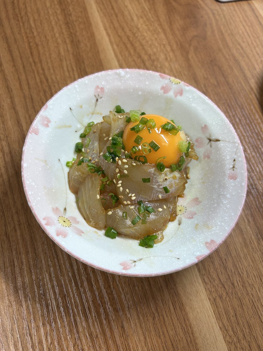 ryuseiqn_'s tweet photo. 作るの頑張った😆全部自分で作りました！
2枚目カーエーの姿盛り
3枚目カーエーの皮のシークワーサータレ和え
4枚目カーエーのコチュジャンユッケ？

全部美味しかった！ https://t.co/DMKJYLbJM6
