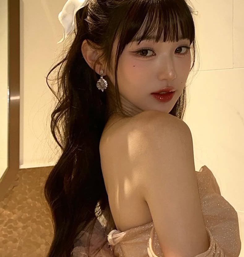 eversyin's tweet photo. ( #PROMNIGHT_VCS )  /   我刚刚去沾了一身的闪粉回来 👆🏻✨ https://t.co/bXR8q6a3ZE