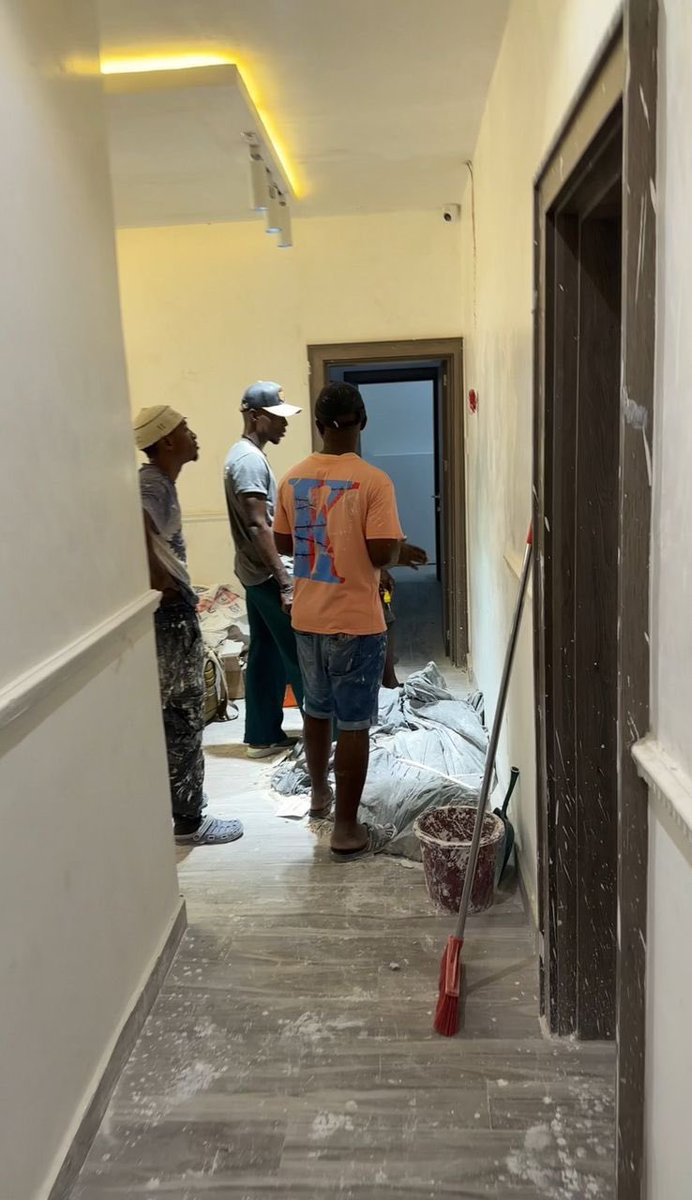 forexblog9ja's tweet image. $50 to $70,000 

Can never happen here.

Omo Tony snip3r wan show una say there's an academy and there's “A PLACE TO LEARN 🎓” 

The ambience looks sharp. Na money to take set up this kind standard learning evironment  o… i sha want to see the finishing.