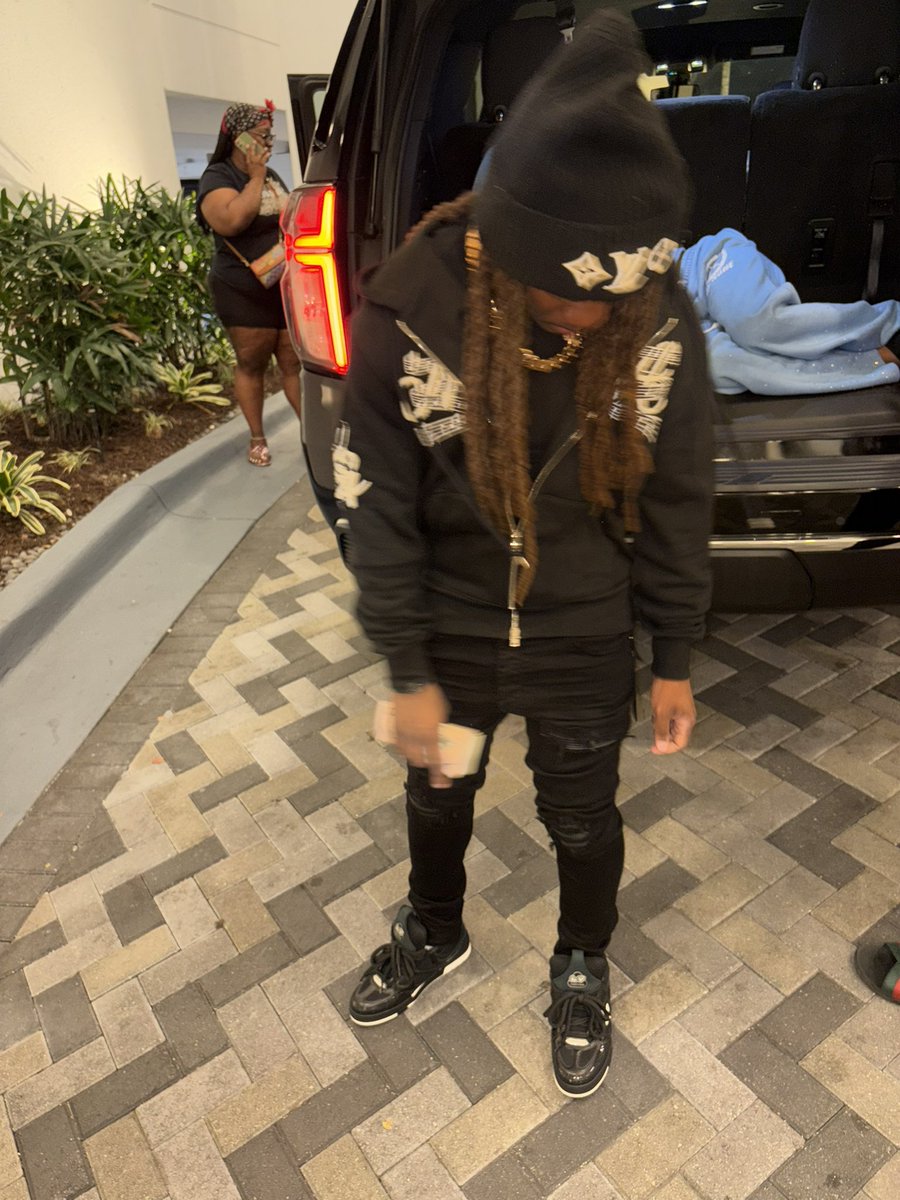 vulturelivin_'s tweet photo. he dnt trust me round his bitch he think we did sum😹 https://t.co/SWDNiZmYY6