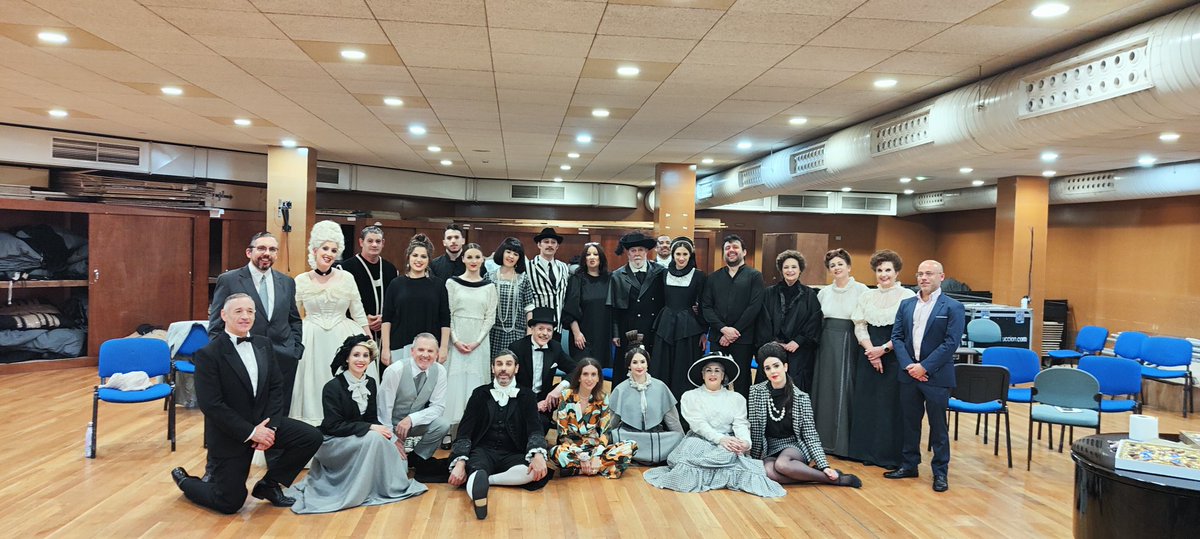 A escasas horas de la segunda y (¡ay!) última función de #LaRegentaOVD no queremos olvidarnos del Maestro <a href="/jordifrances/">Jordi Francés</a> y de Paula Castellano, responsable de reposición, por hacer esta aventura tan fácil, divertida y enriquecedora.
Así da gusto trabajar💙