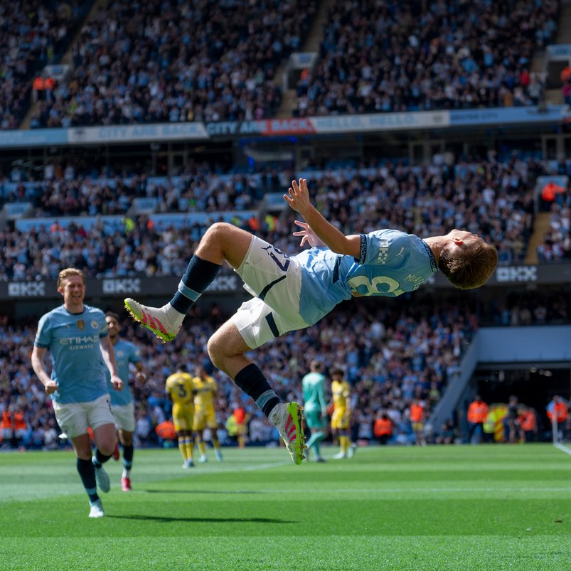 ManCityPT's tweet photo. 🙂🙃🤸‍♂️

🔵 4 x 2 🔴 | #MCICRY https://t.co/TZXgCvnUqE