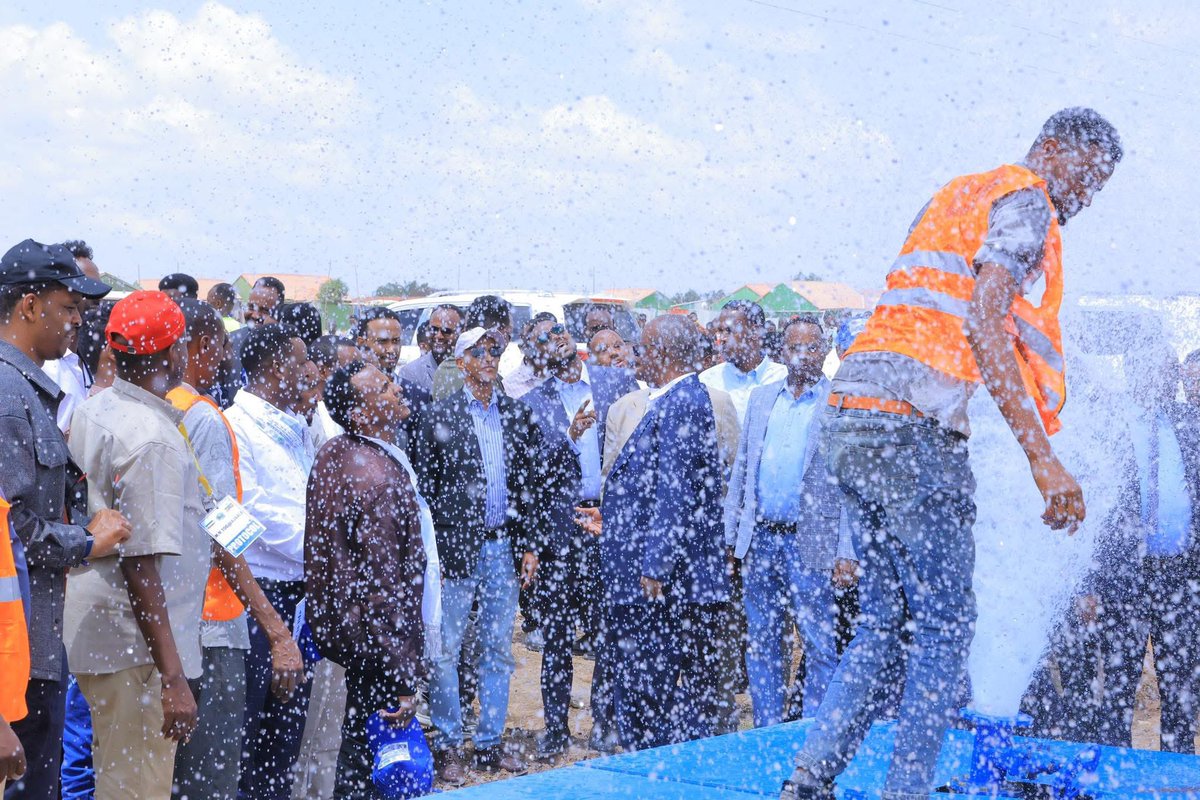 Mustafe_M_Omer's tweet photo. Together with State Ministers from the Federal Water &amp; Energy Ministry, inaugurated the Tog-Wajaale Water Supply Project. Constructed with a cost of Birr 491m, the project will provide reliable water supply currently for over 30,000 people &amp; potentially, for over 56,000 people. https://t.co/q433wyWMjX